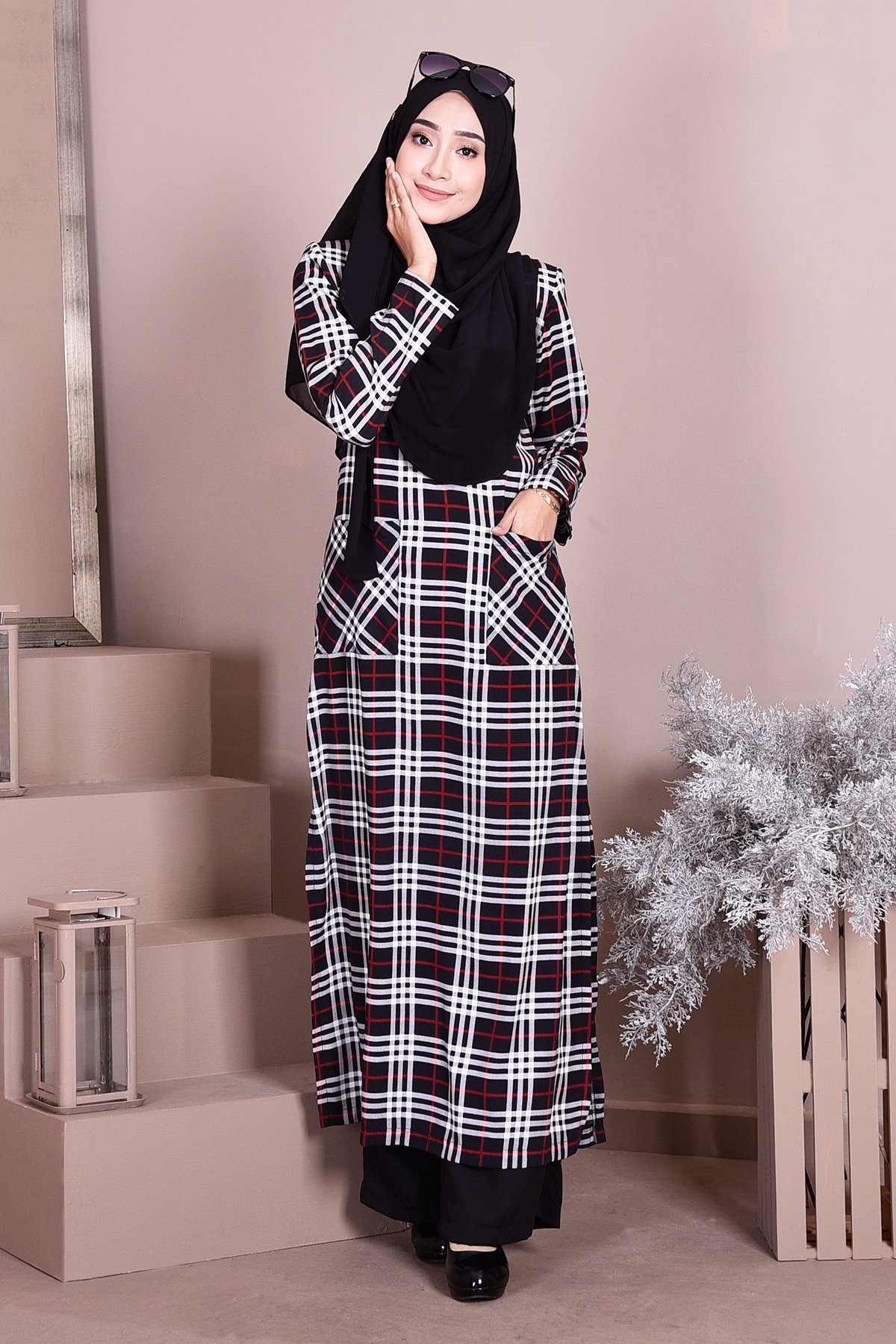 Dress Medi Long Slit Sandra - Chic Black