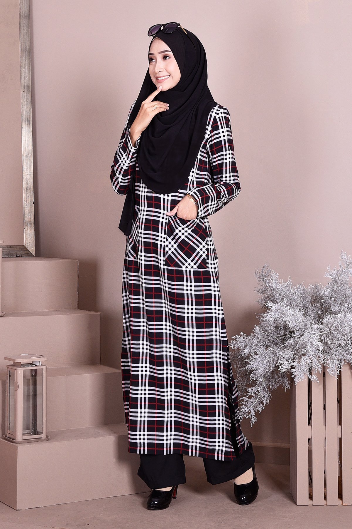 Dress Medi Long Slit Sandra - Chic Black