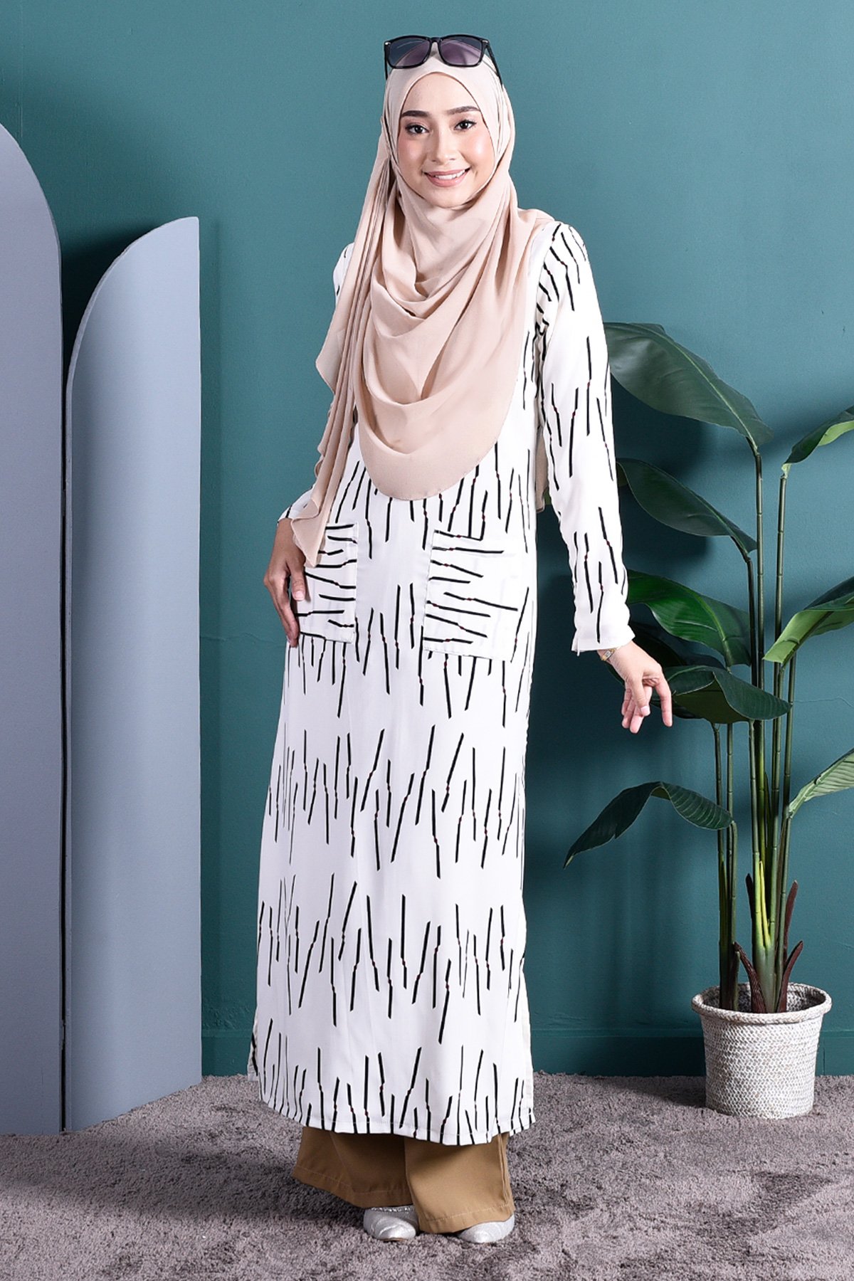 Dress Medi Long Slit Sienna - Creamy White