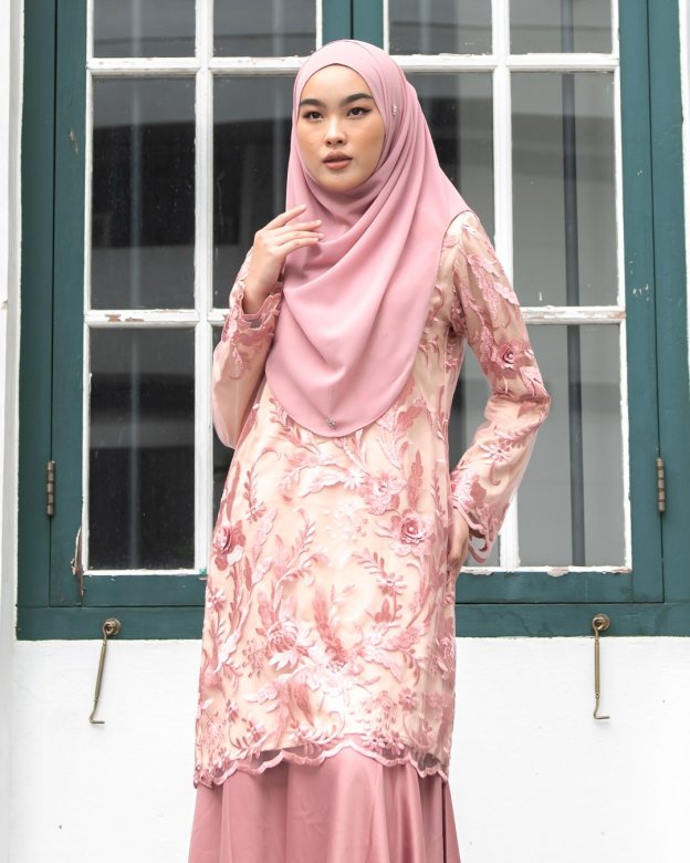 Baju Kurung Lace Afrina - Creamy Pink