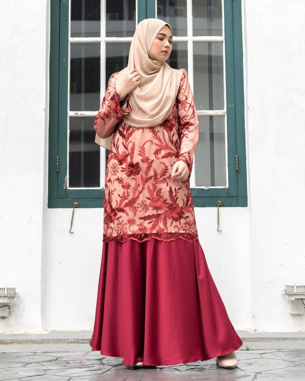 Baju Kurung Lace Afrina - Crimson Red