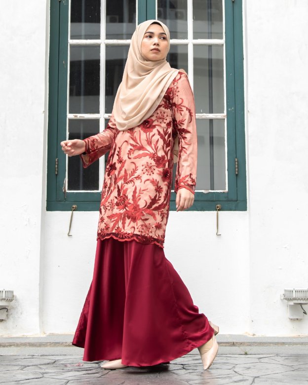 Baju Kurung Lace Afrina - Crimson Red
