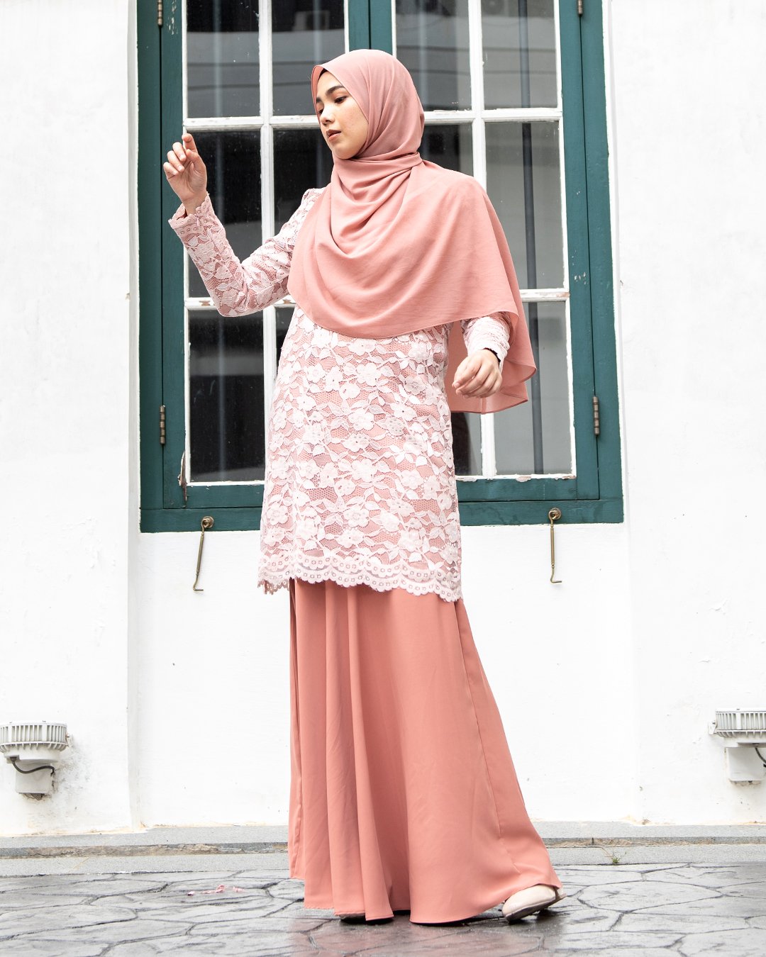 Baju Kurung Lace Aleeya - Dark Salmon