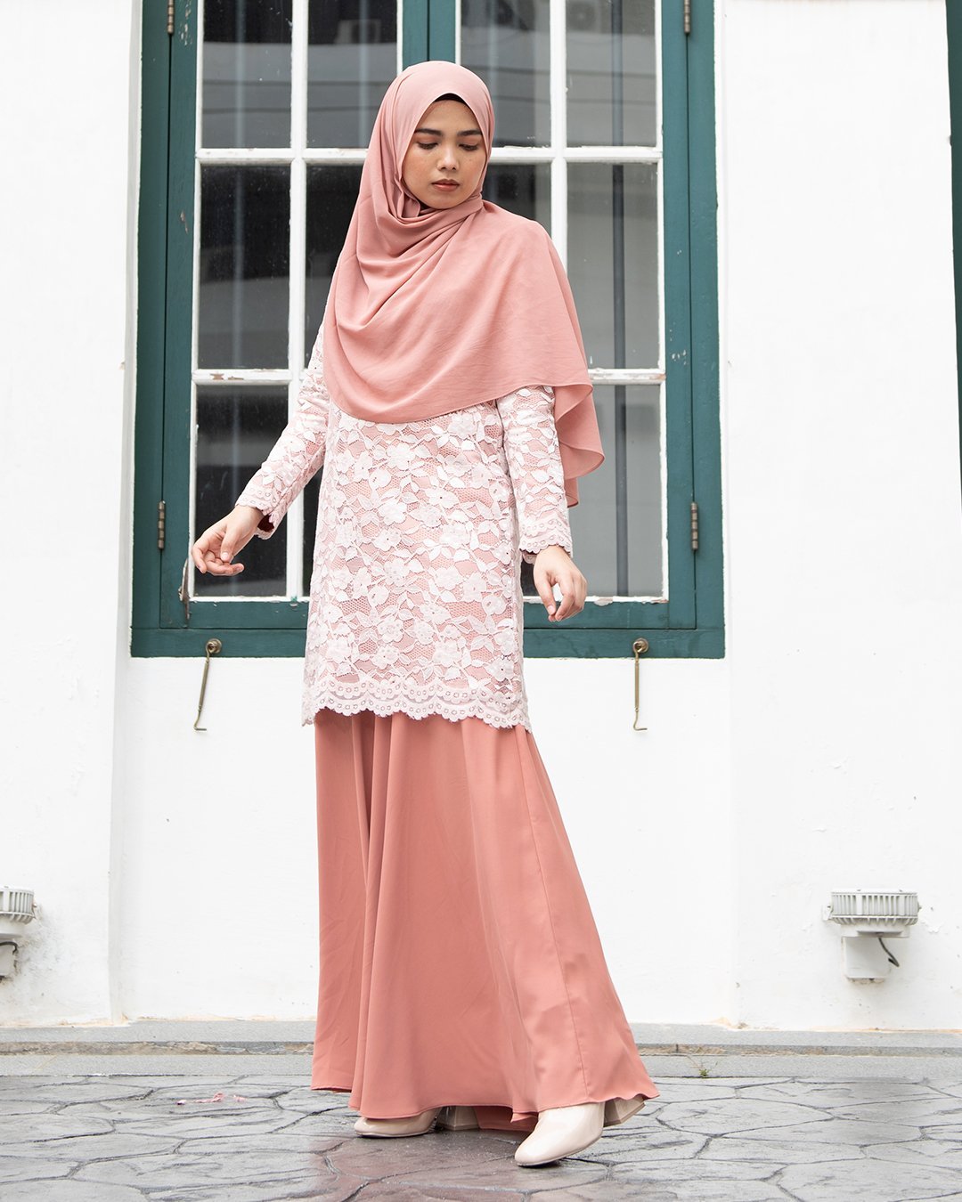 Baju Kurung Lace Aleeya - Dark Salmon