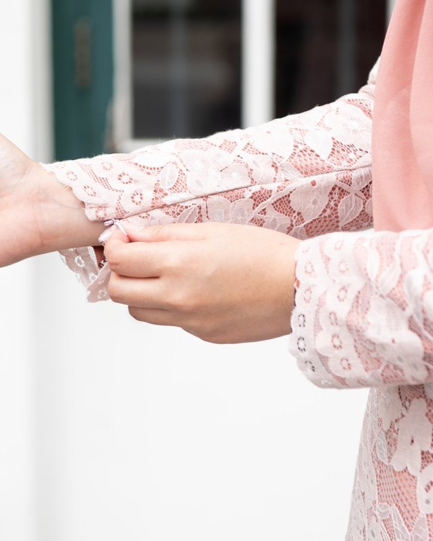 Baju Kurung Lace Aleeya - Dark Salmon