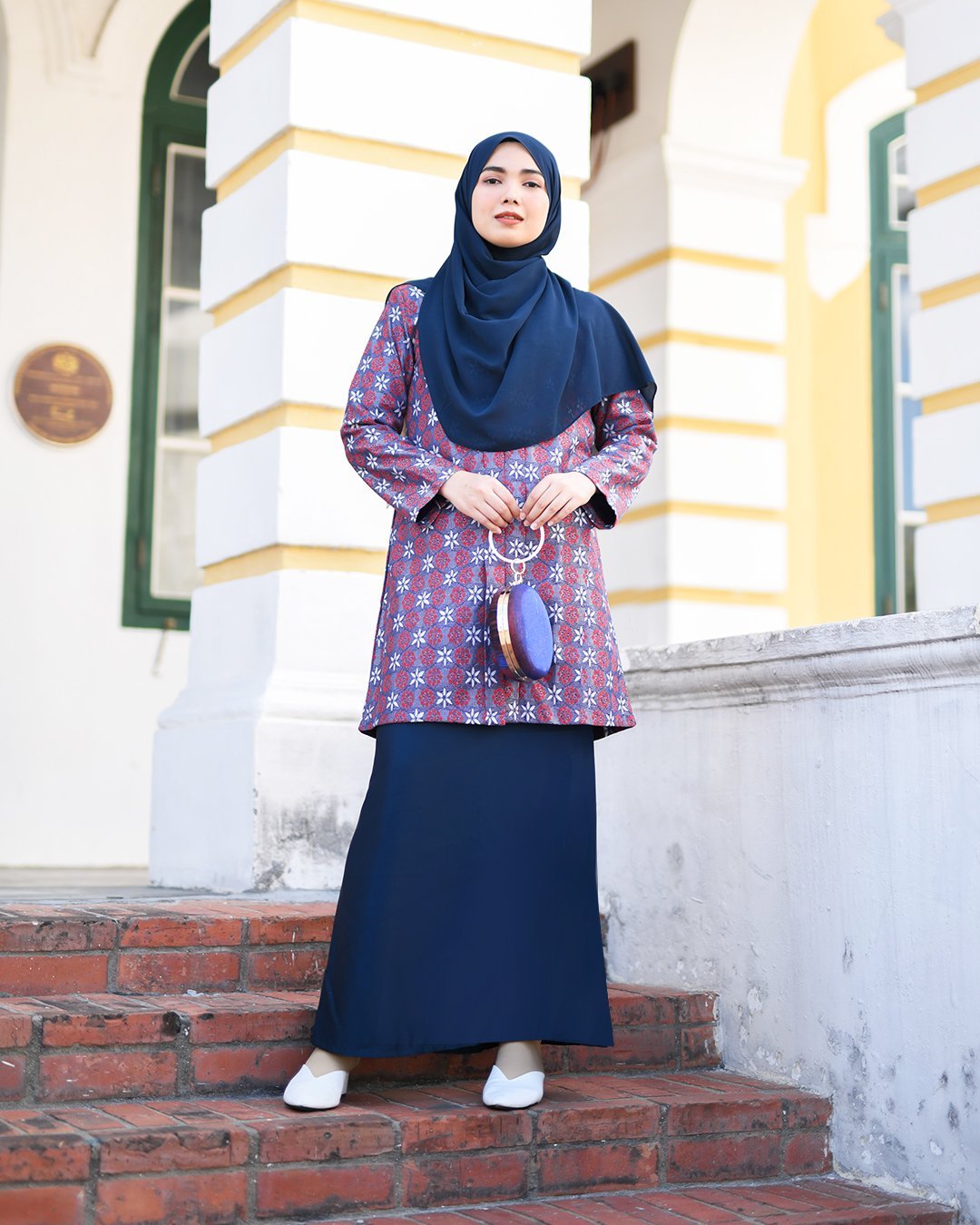 Baju Kebarung Lace Giselle - Scarlet Blue