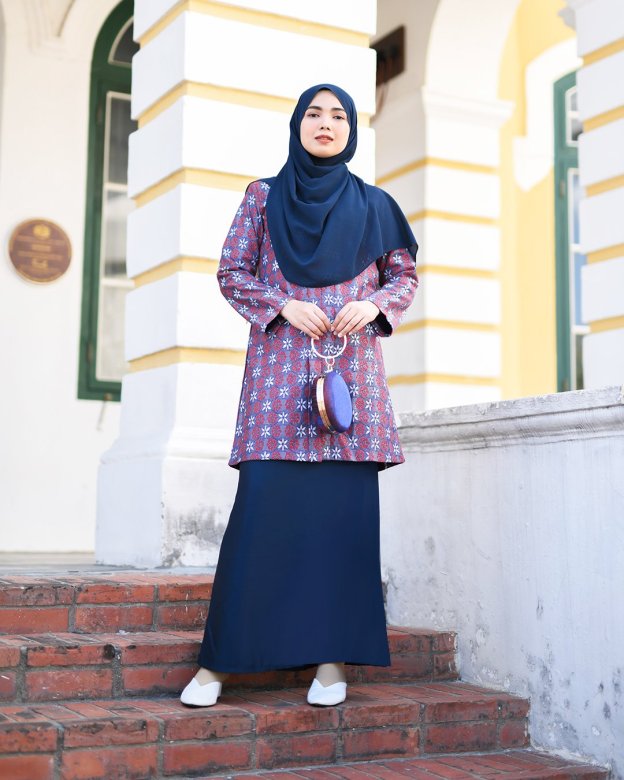 Baju Kebarung Lace Giselle - Scarlet Blue
