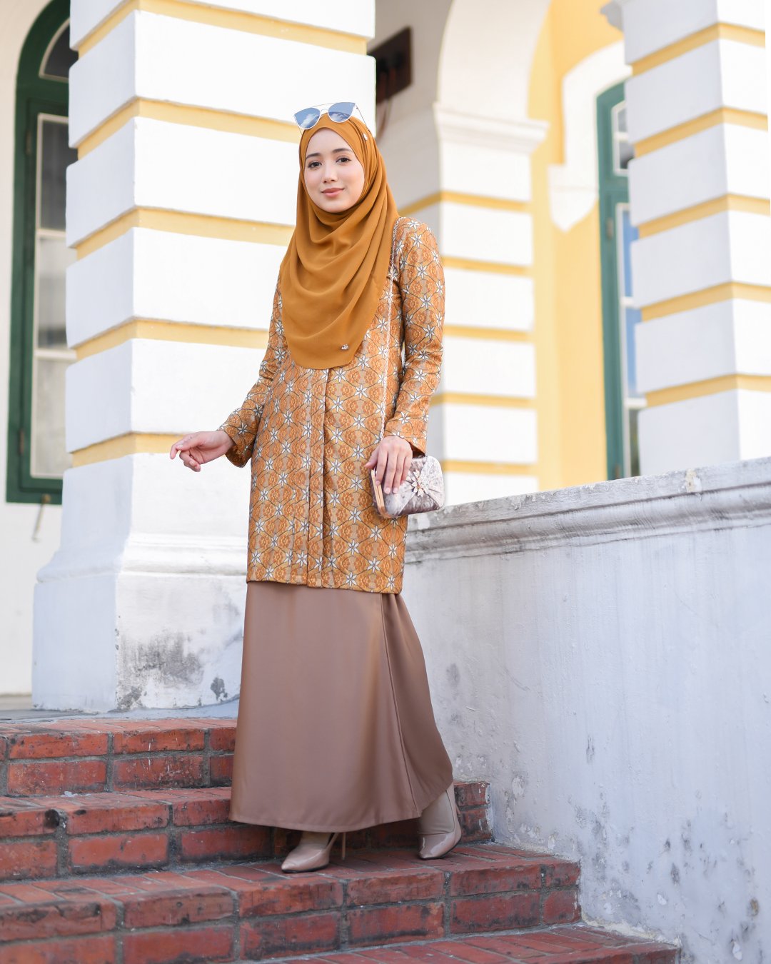 Baju Kebarung Lace Giselle - Luxury Gold