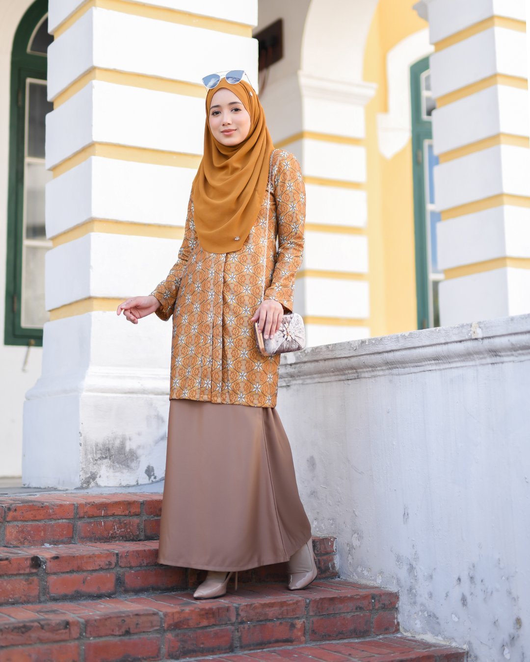 Baju Kebarung Lace Giselle - Luxury Gold