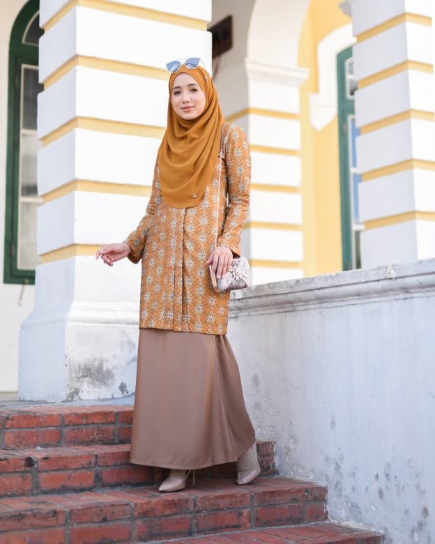 Baju Kebarung Lace Giselle - Luxury Gold