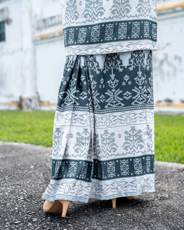 Baju Kurung Batik Renila - Basil Green