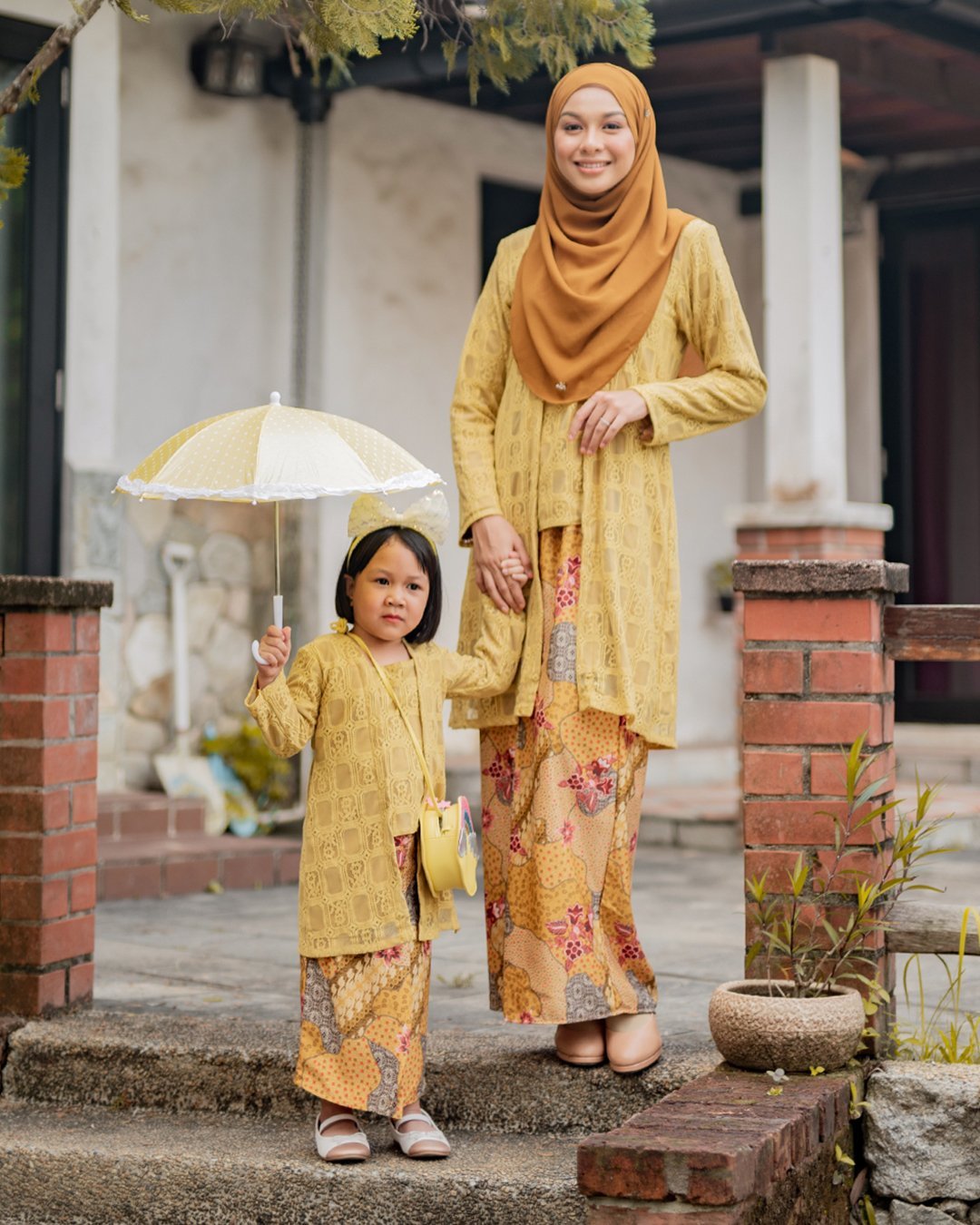 Baju Kebaya Lace Aviana - Golden Poppy