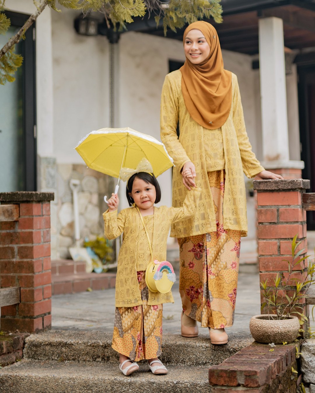 Baju Kebaya Lace Aviana - Golden Poppy