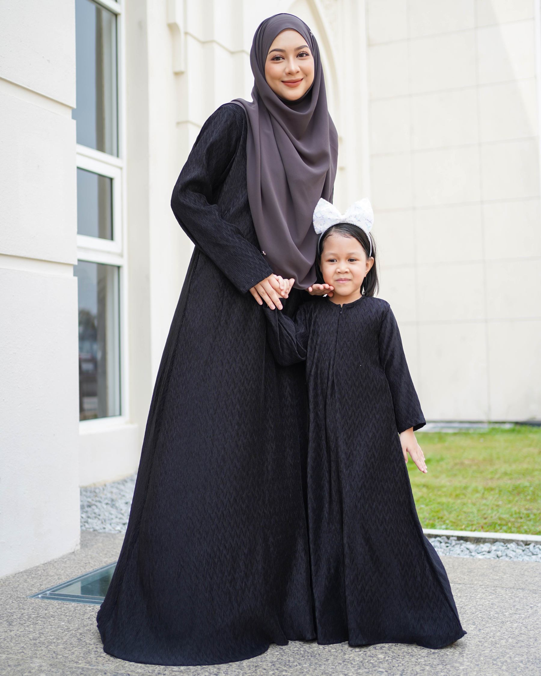 Abaya Pleated Ulyana Kids - Matte Black