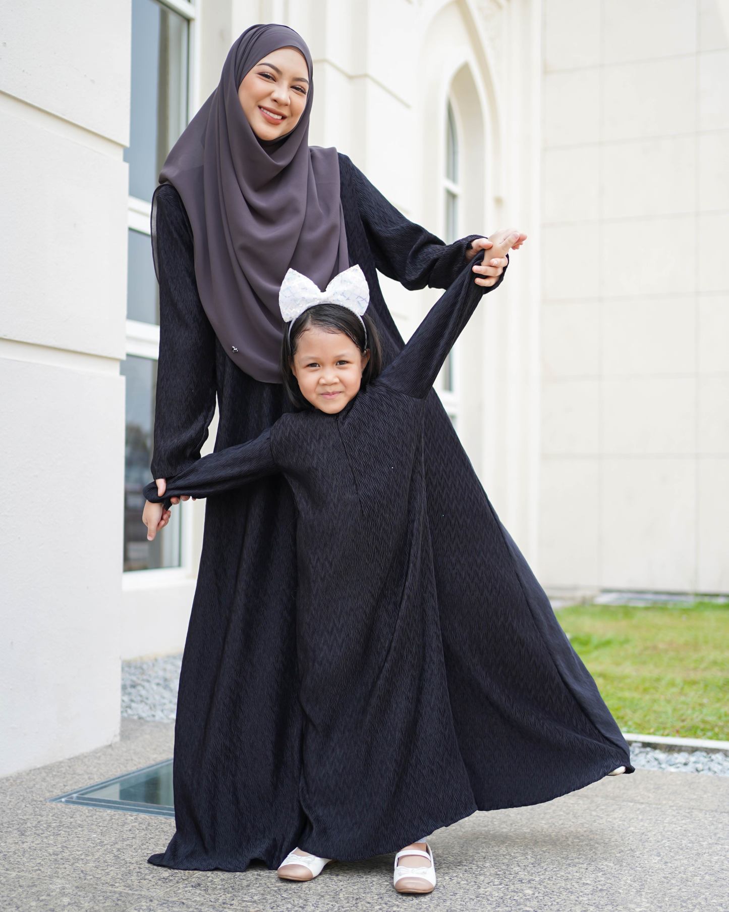 Abaya Pleated Ulyana Kids - Matte Black