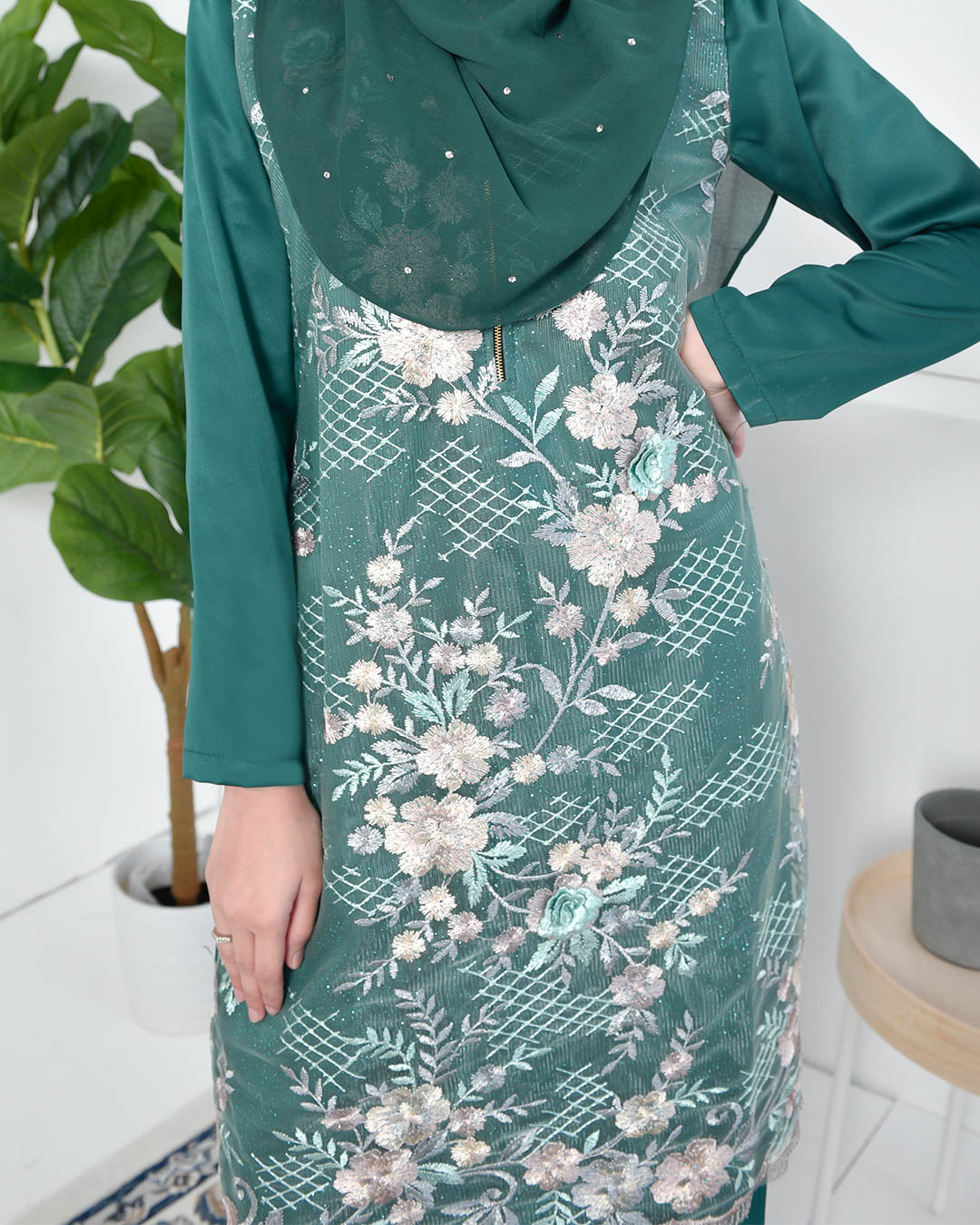 Baju Kurung Lace Pleated Aeni - Zamrud Green