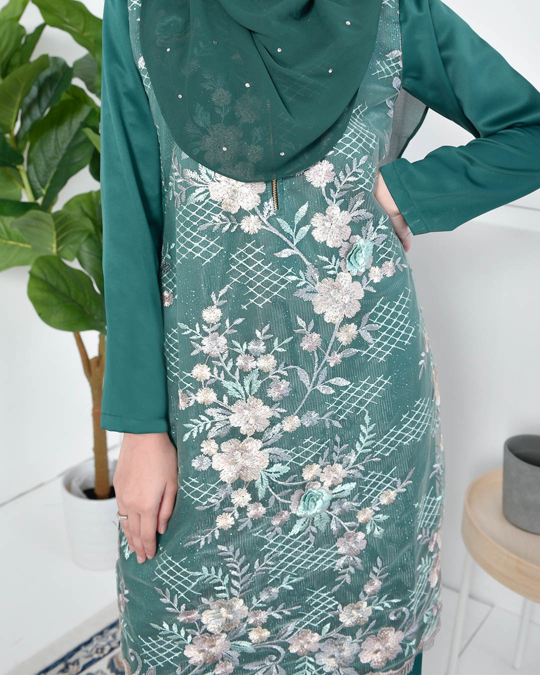 Baju Kurung Lace Pleated Aeni - Zamrud Green