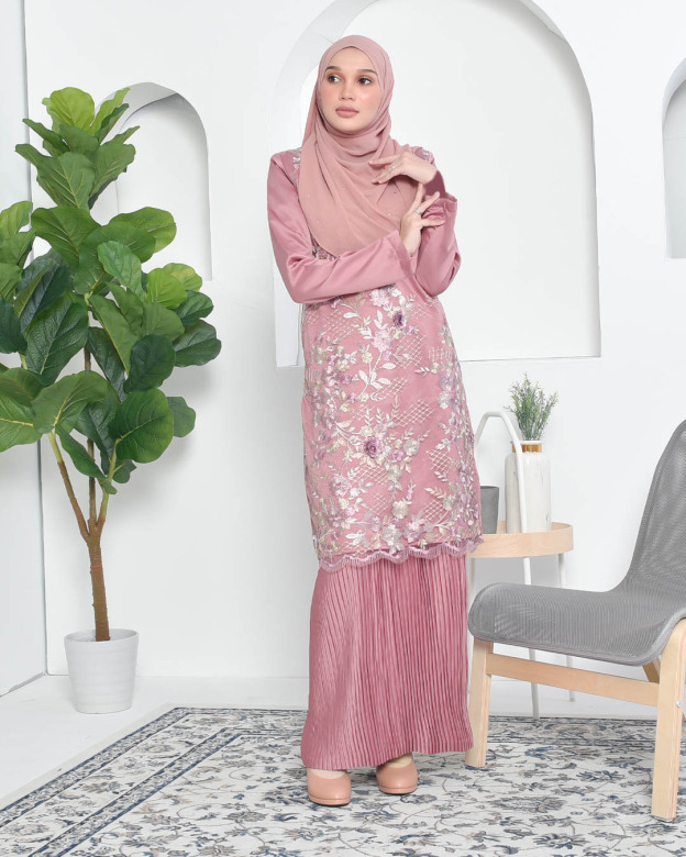 Baju Kurung Lace Pleated Aeni - Thulian Pink