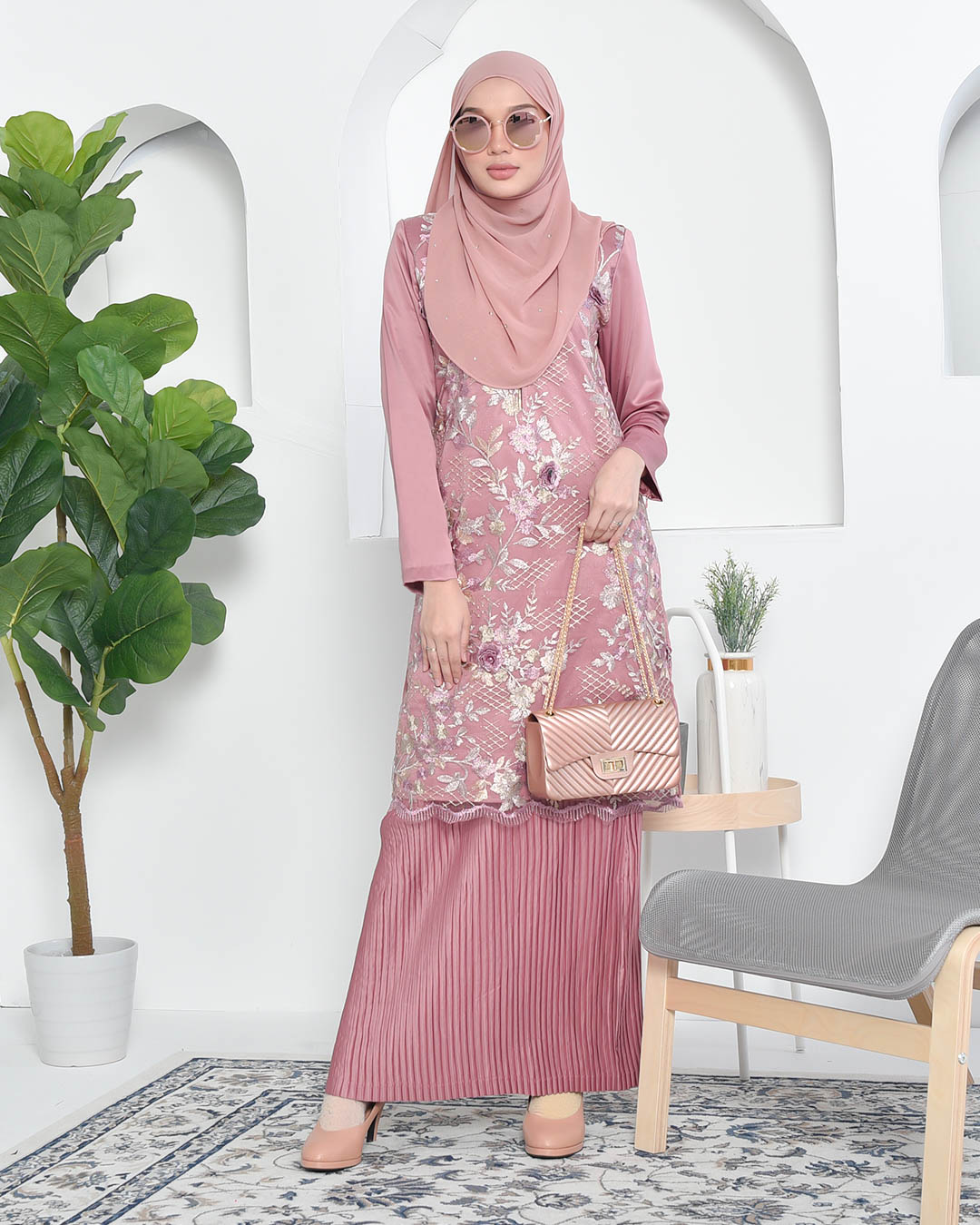 Baju Kurung Lace Pleated Aeni - Thulian Pink