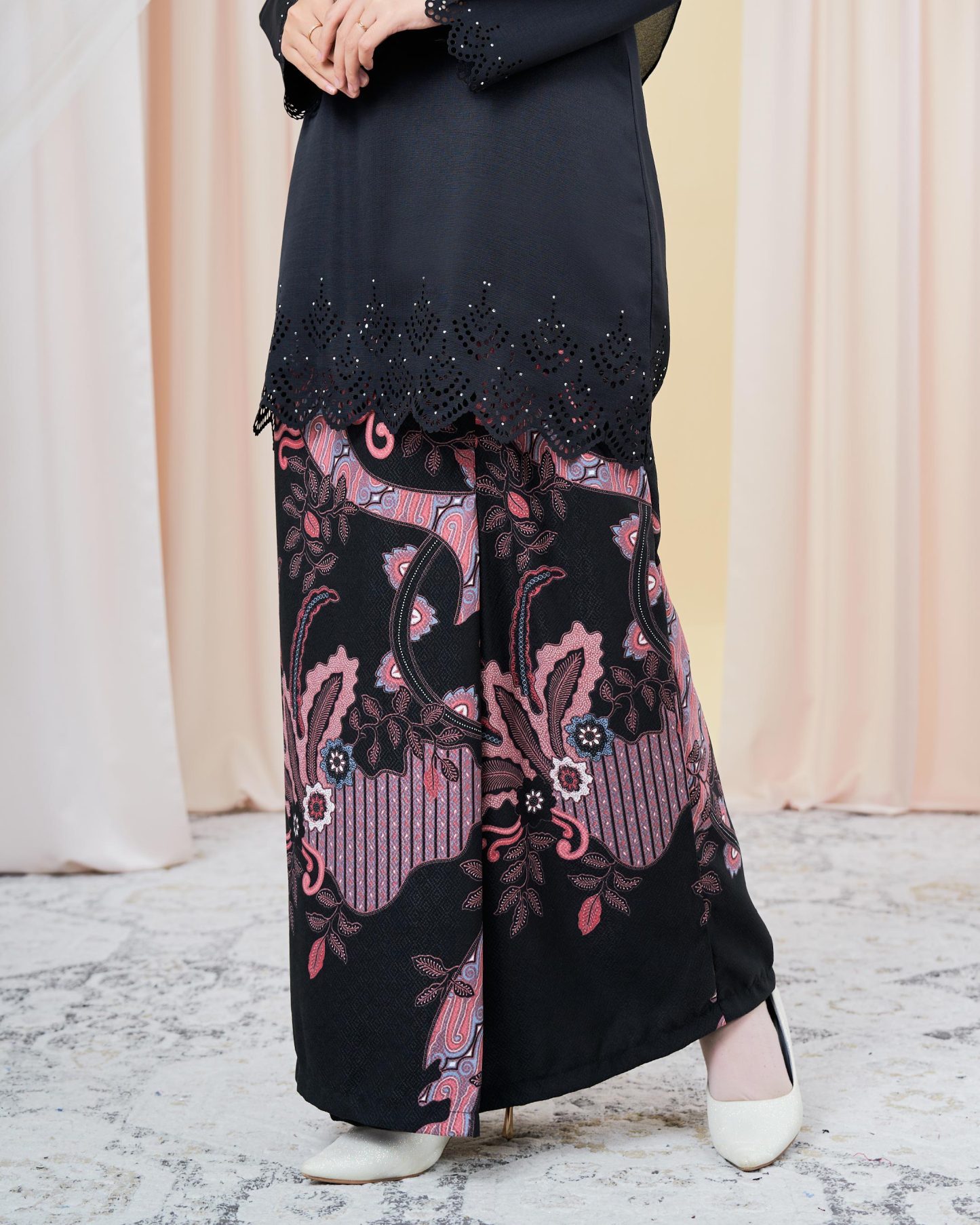 Baju Kurung Batik Lasercut Hanifa - Matte Black