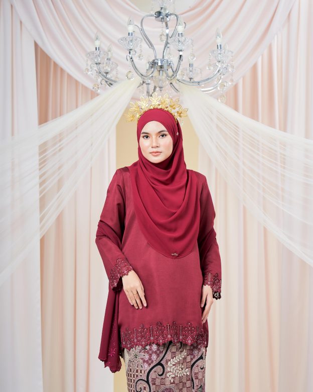 Baju Kurung Batik Lasercut Helda - Maroon