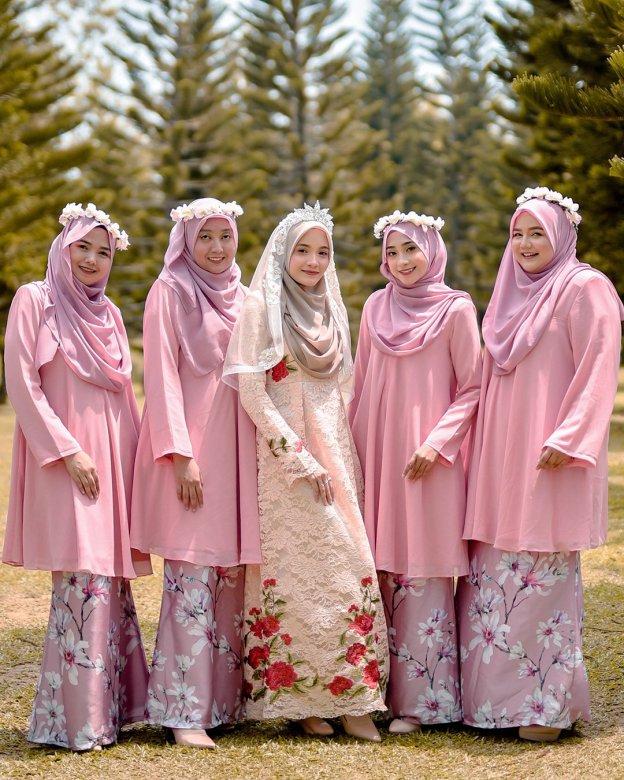 Baju Kurung Barbie Clairemont - White