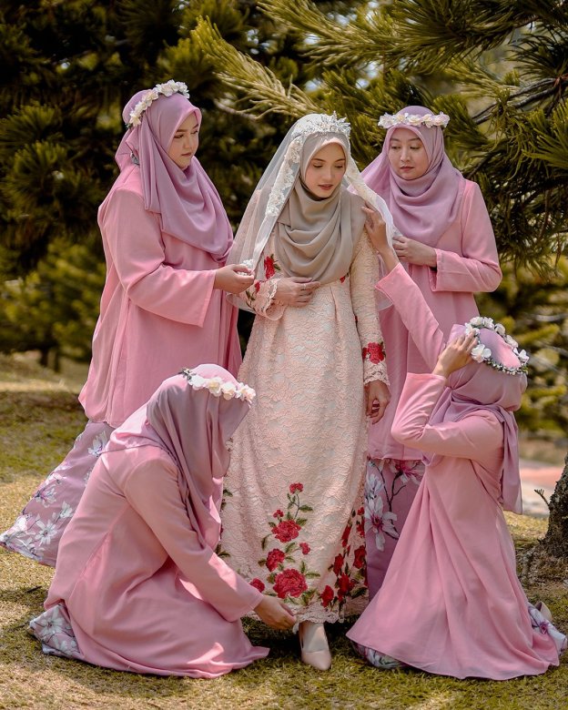 Baju Kurung Barbie Clairemont - White