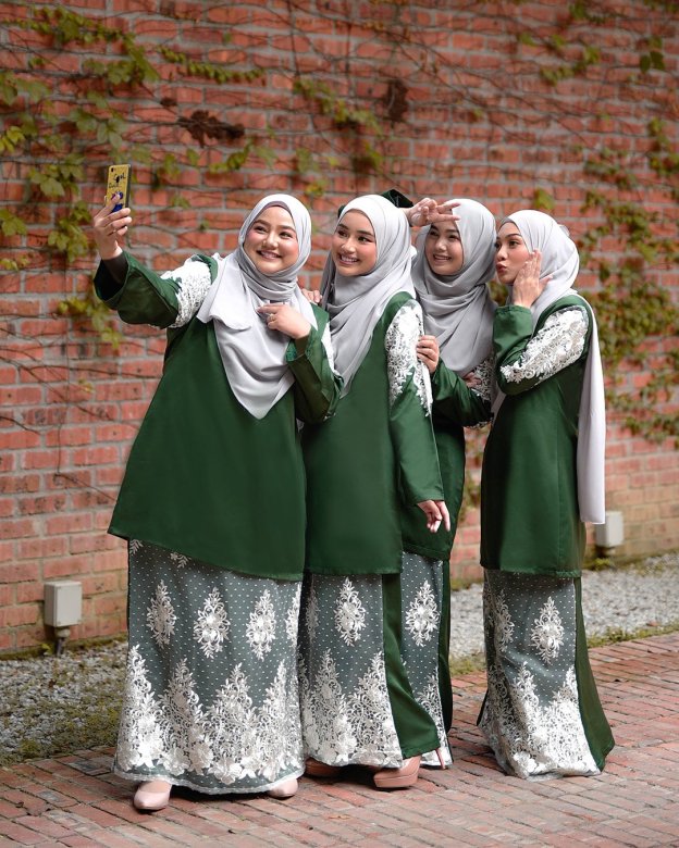 Baju Kurung Lace Mathilde - Forest Green
