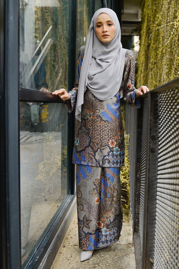 Baju Kurung Batik Satin Silk Najiha - Gemstone Blue