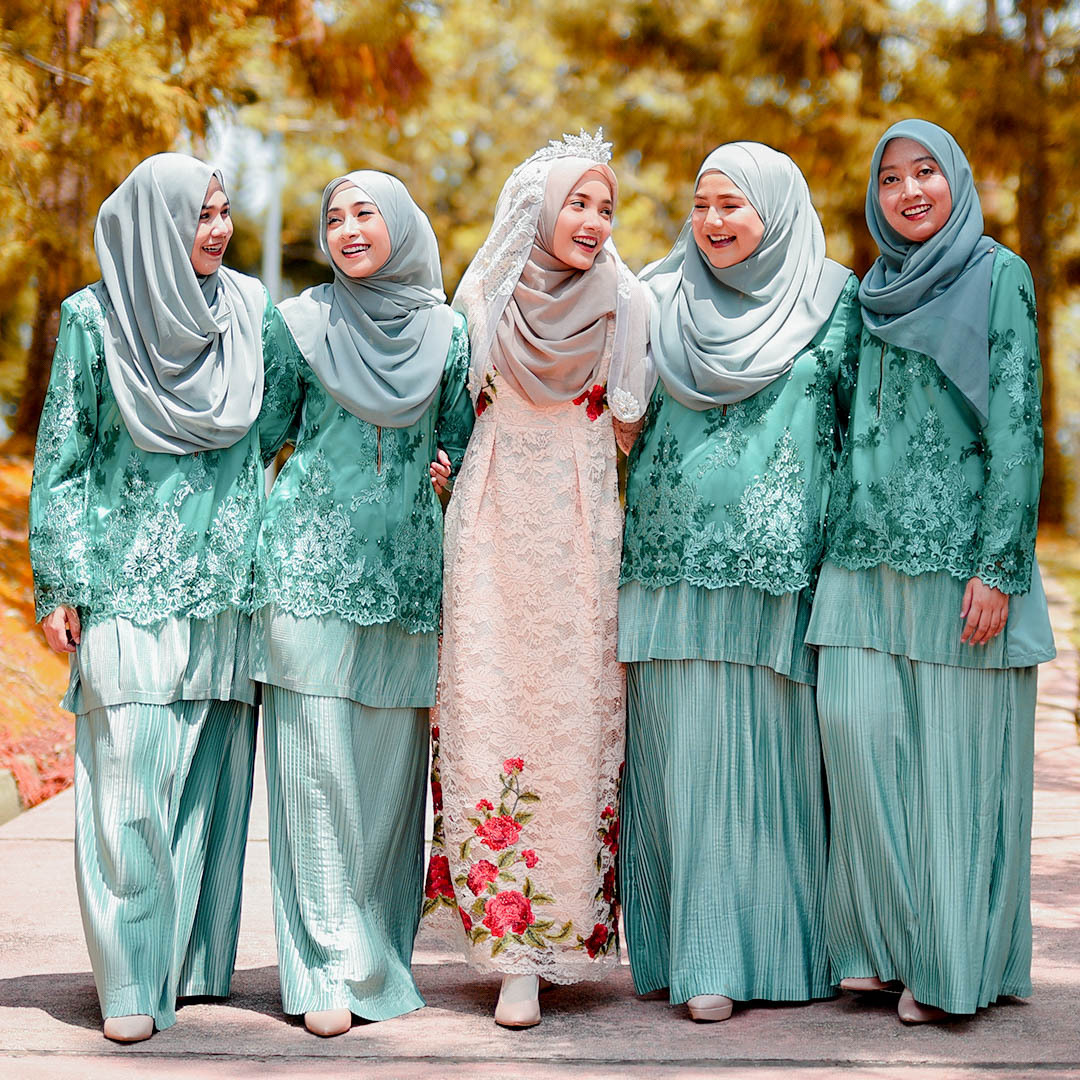 Baju Kurung Pleated Lace Victoire - Black Limo