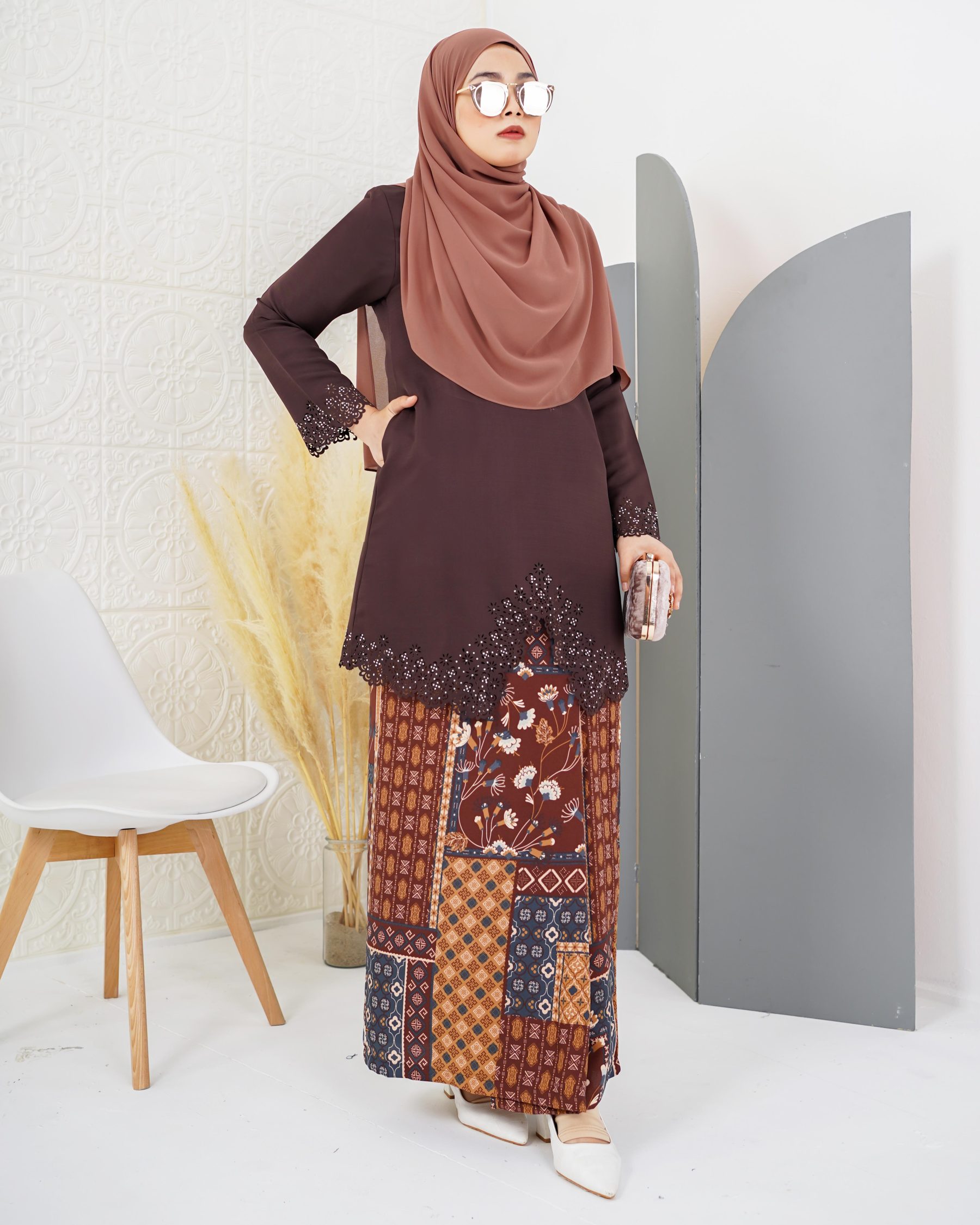 Baju Kebarung Lasercut Azeera - Wood Brown
