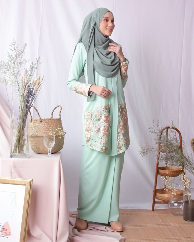 Baju Kebarung Lace Adeen - Minty Green
