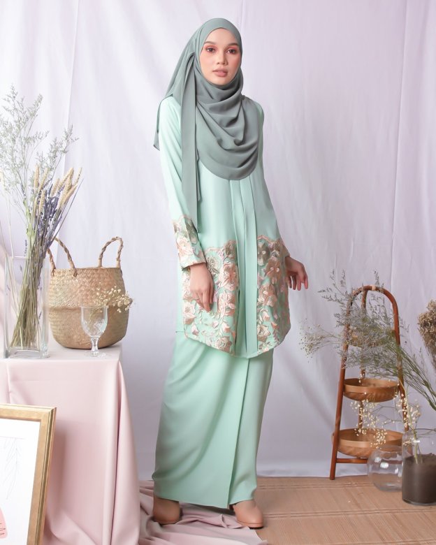 Baju Kebarung Lace Adeen - Minty Green