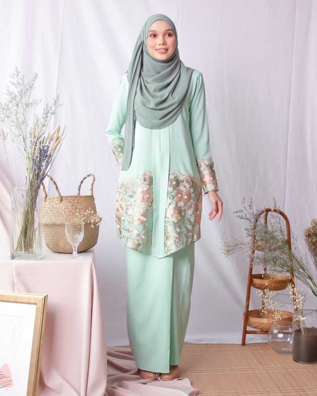 Baju Kebarung Lace Adeen - Minty Green