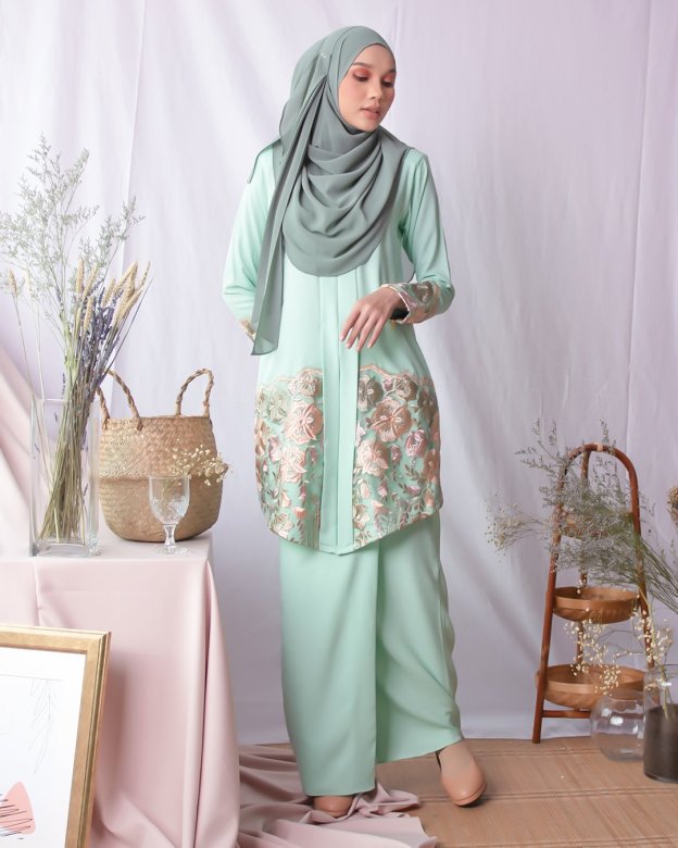Baju Kebarung Lace Adeen - Minty Green
