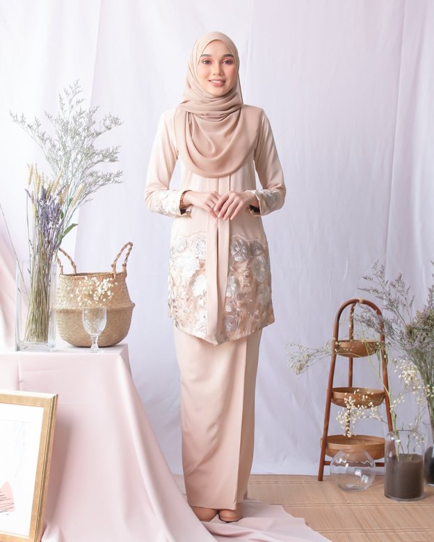 Baju Kebarung Lace Adeen - Nude