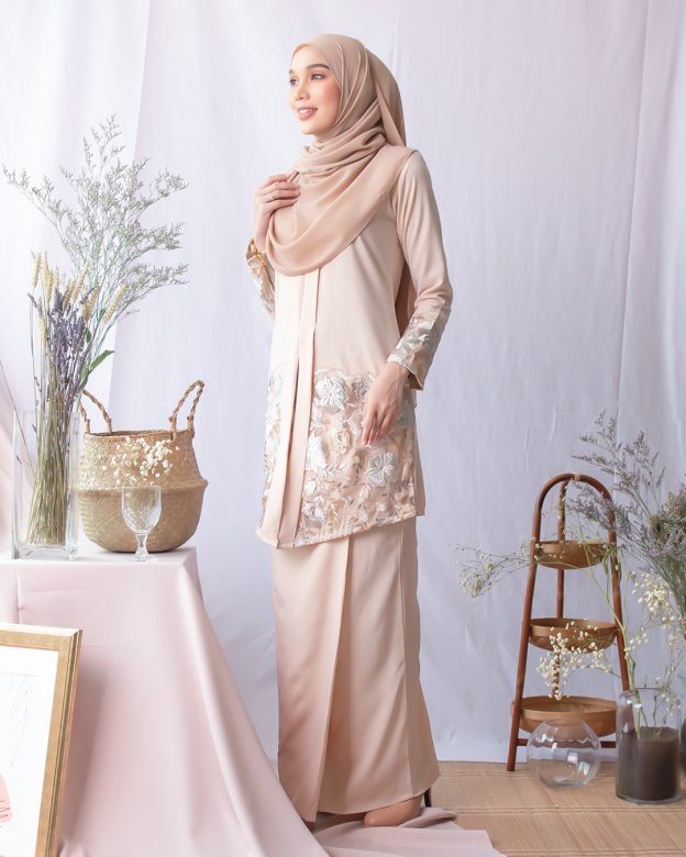 Baju Kebarung Lace Adeen - Nude
