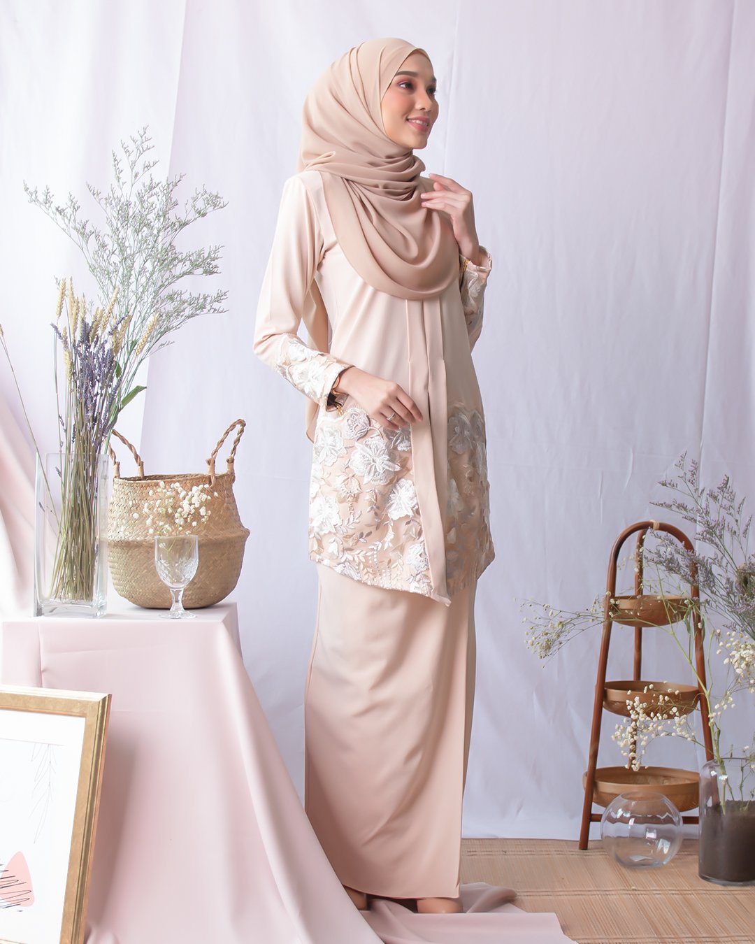 Baju Kebarung Lace Adeen - Nude