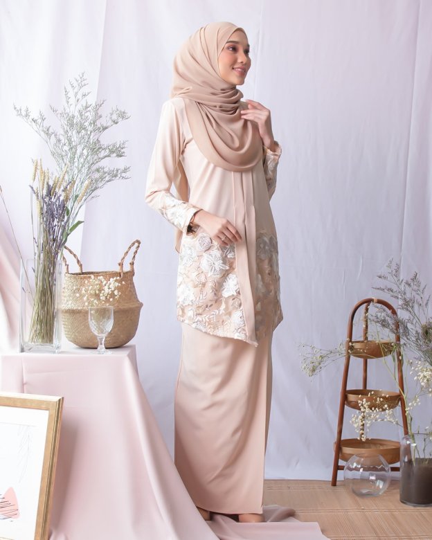 Baju Kebarung Lace Adeen - Nude