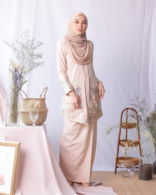 Baju Kebarung Lace Adeen - Nude