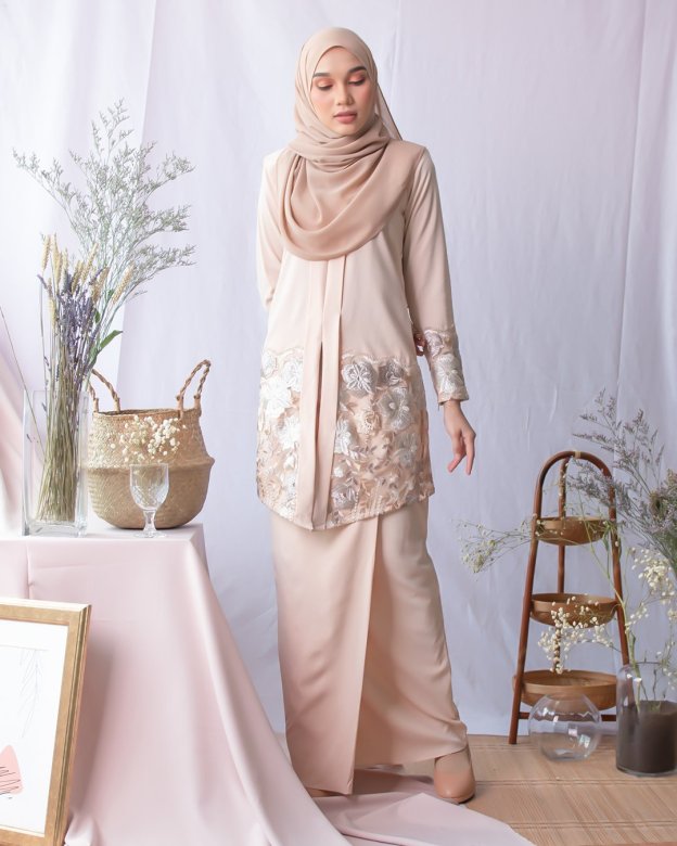 Baju Kebarung Lace Adeen - Nude