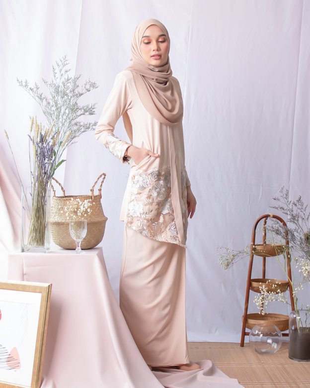 Baju Kebarung Lace Adeen - Nude