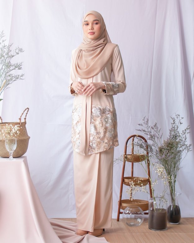 Baju Kebarung Lace Adeen - Nude