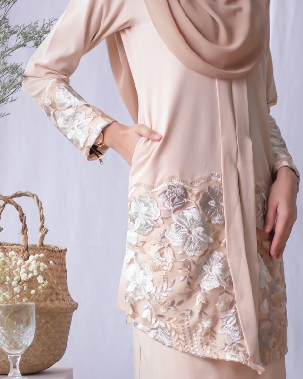Baju Kebarung Lace Adeen - Nude
