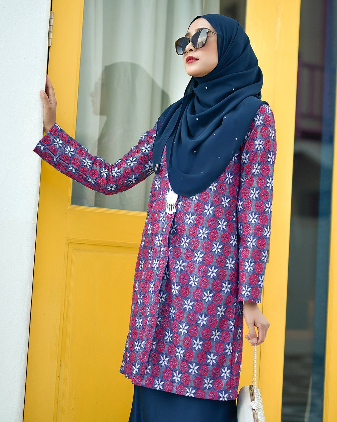 Baju Kebarung Lace Giselle - Scarlet Blue