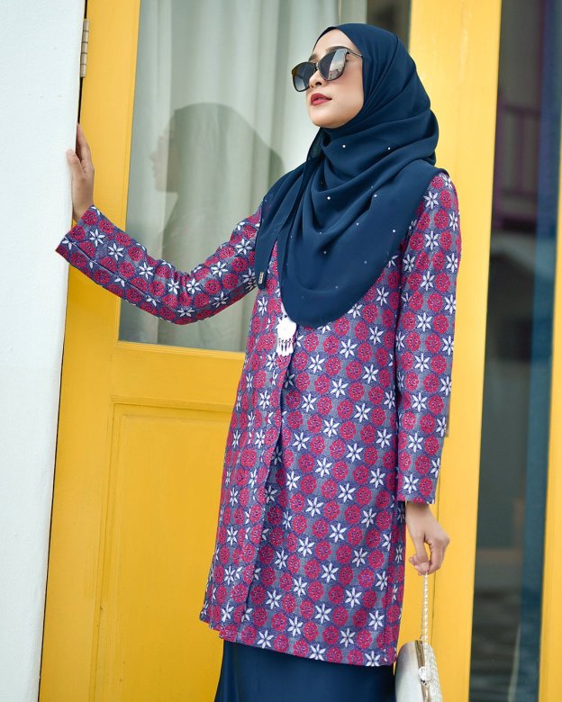 Baju Kebarung Lace Giselle - Scarlet Blue