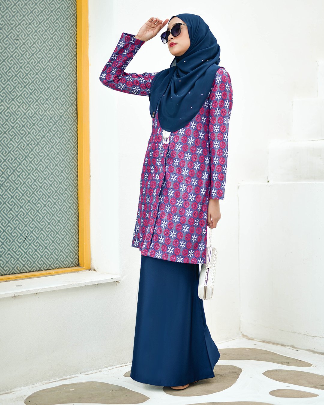 Baju Kebarung Lace Giselle - Scarlet Blue