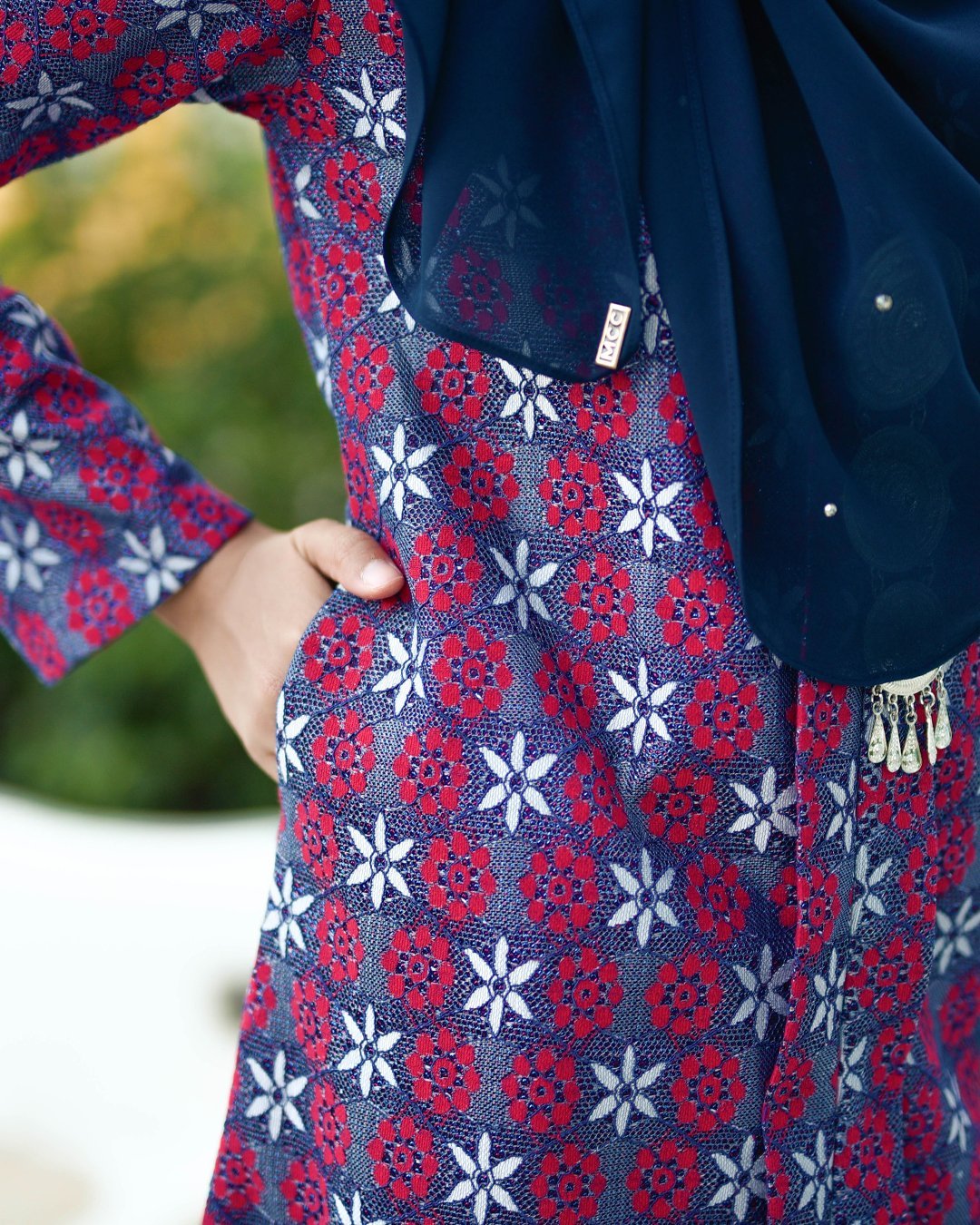 Baju Kebarung Lace Giselle - Scarlet Blue
