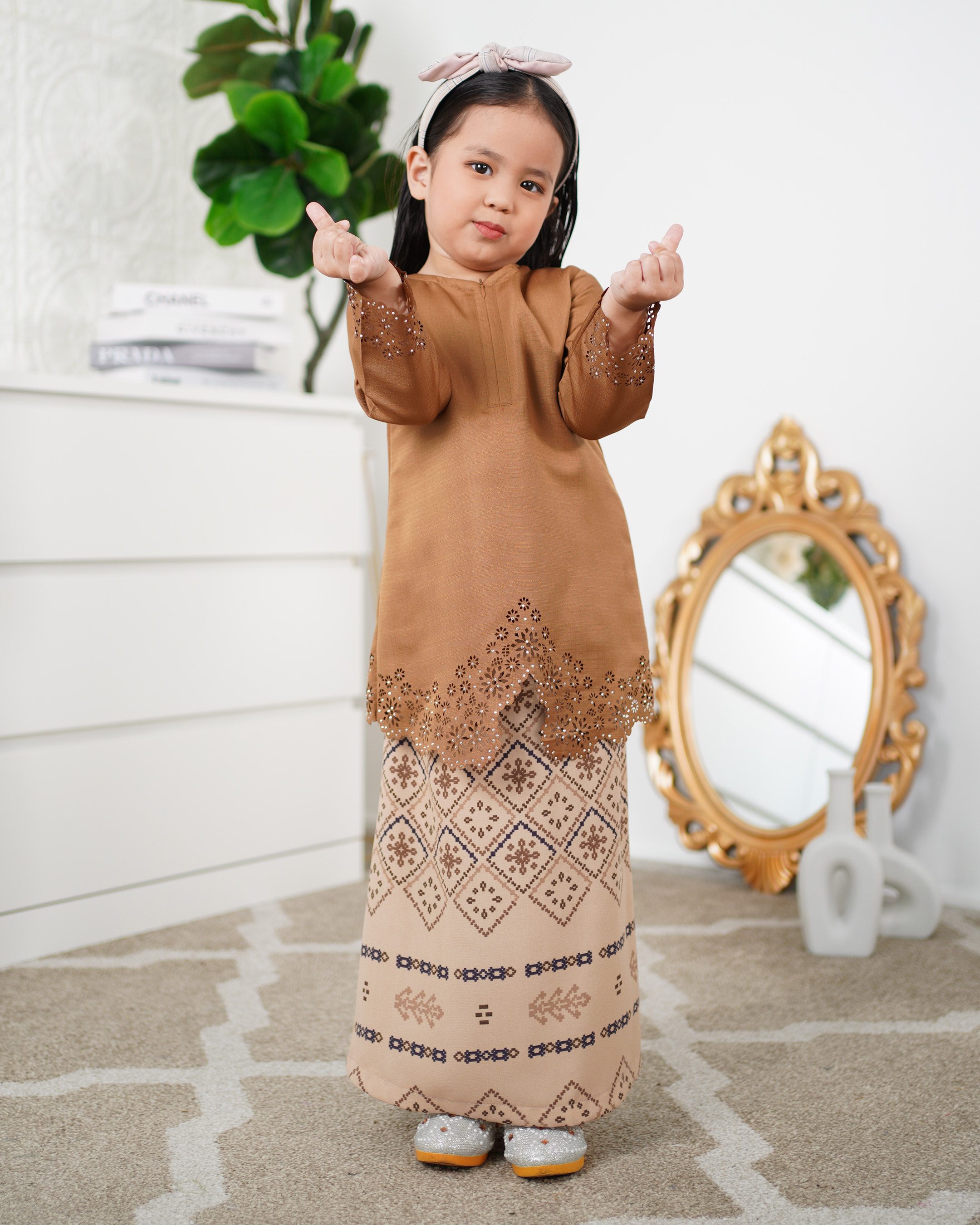 Baju Kebarung Lasercut Adeela Kids - Peanut Brown