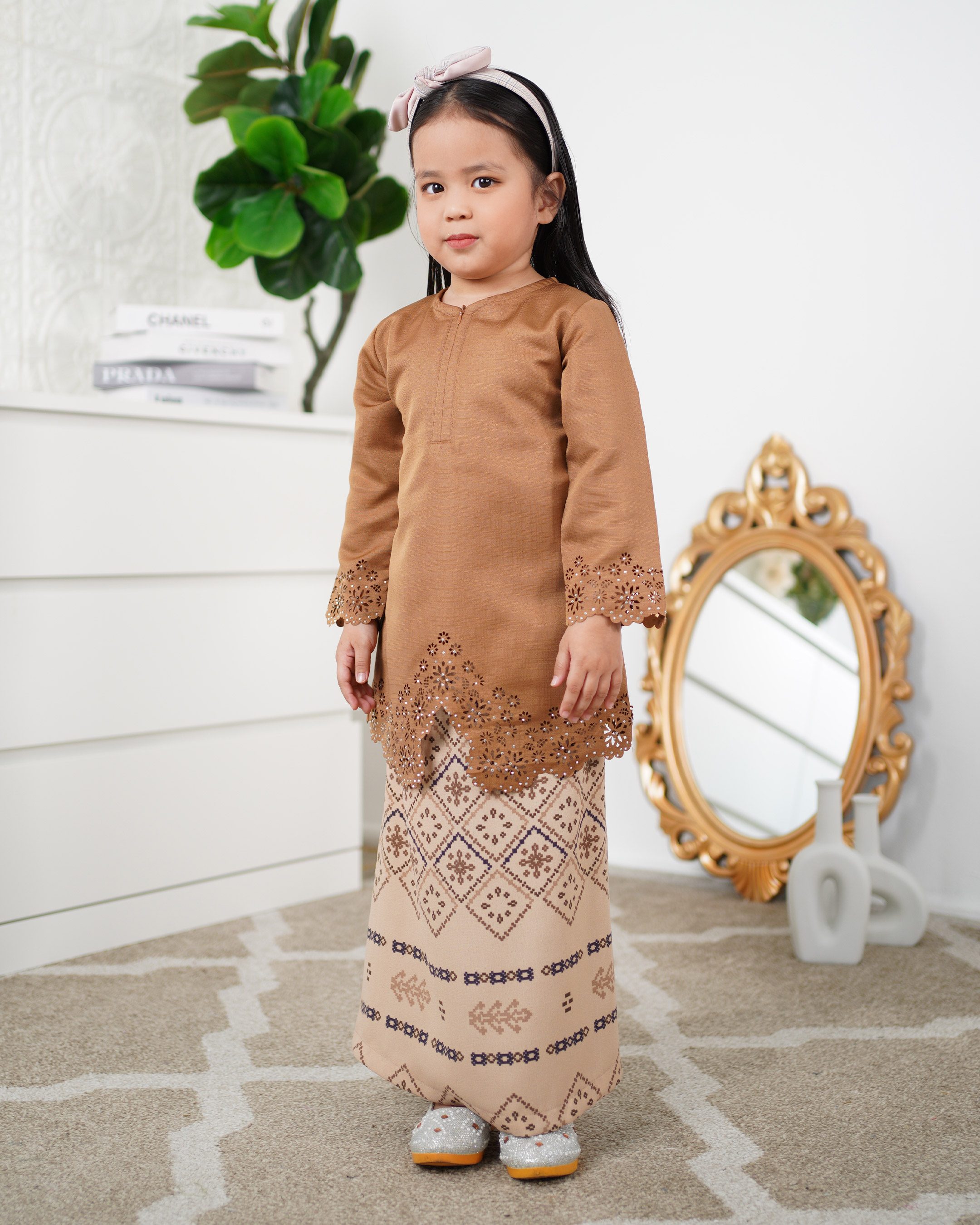 Baju Kebarung Lasercut Adeela Kids - Peanut Brown